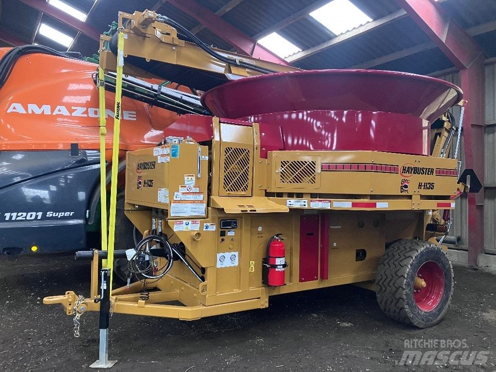 Haybuster H1135 草捆撕碎機、切割機、拆袋機