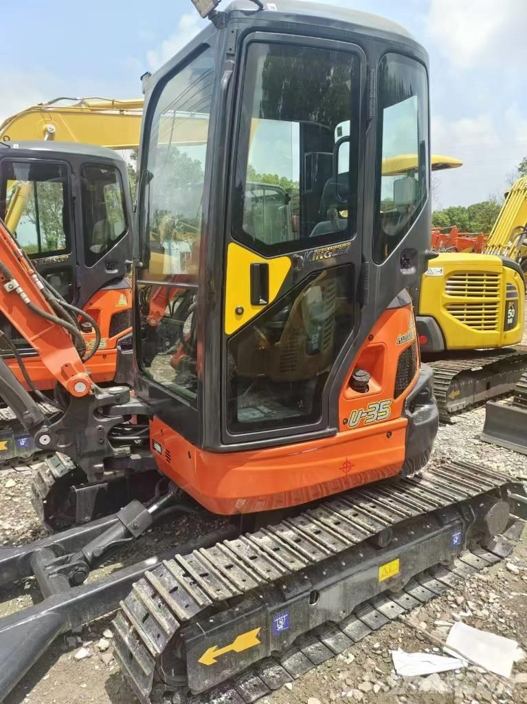 Kubota U 35 小型挖土機/掘鑿機<7t(小型挖掘機)
