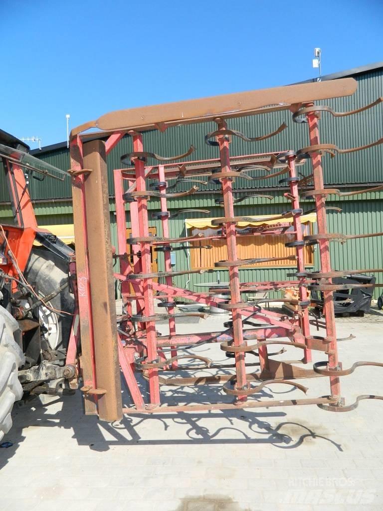 Väderstad 4100 中耕管理機