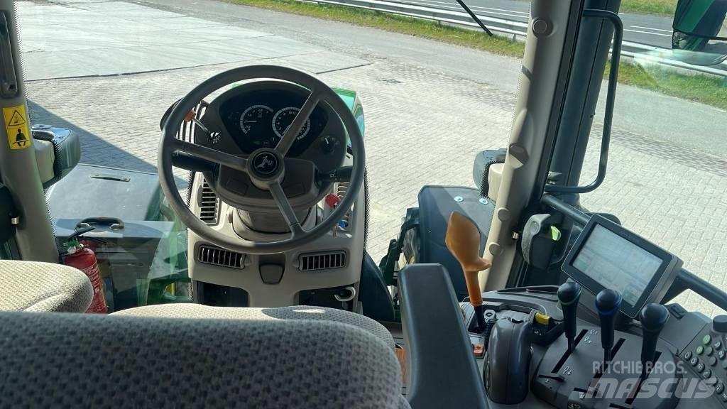 John Deere 6120 R 曳引機
