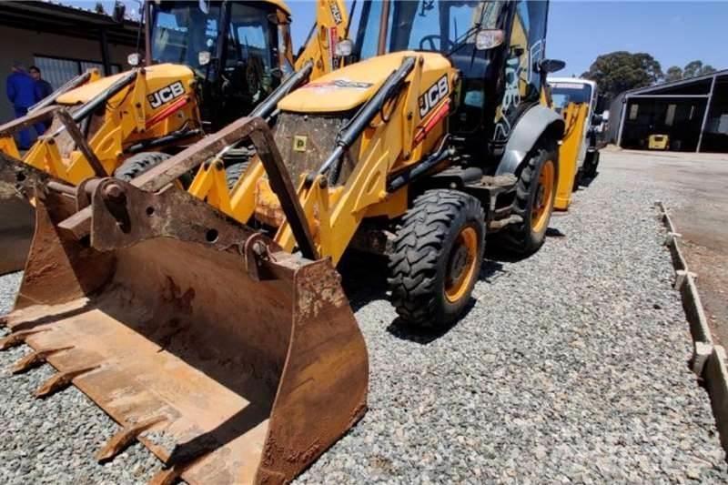 JCB 3CX 4X4 反鏟裝載機