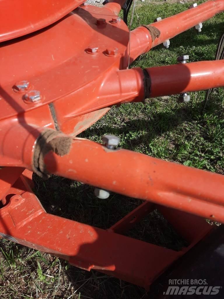 Kuhn GA6632 堆草機