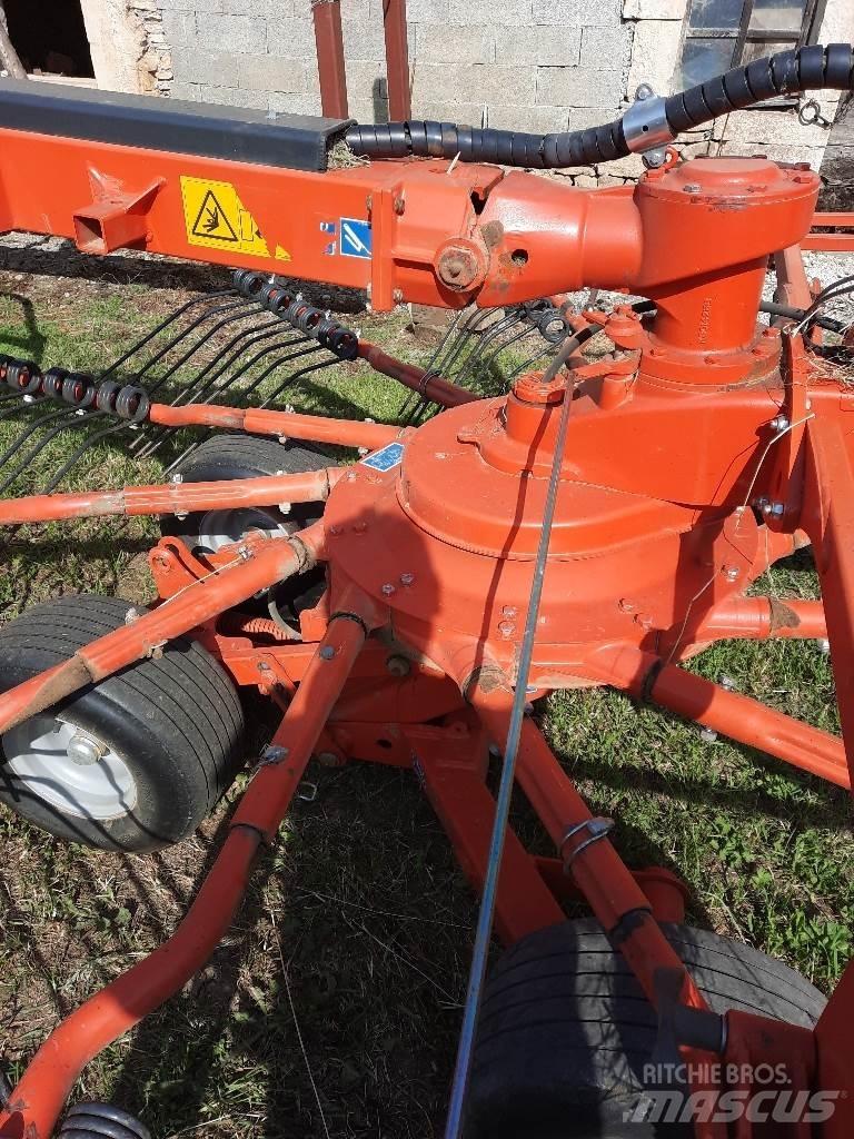 Kuhn GA6632 堆草機