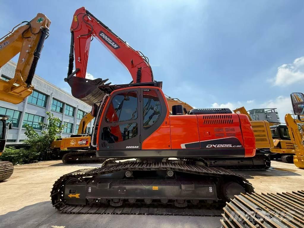 Doosan DX 225 履帶式 挖土機/掘鑿機/挖掘機