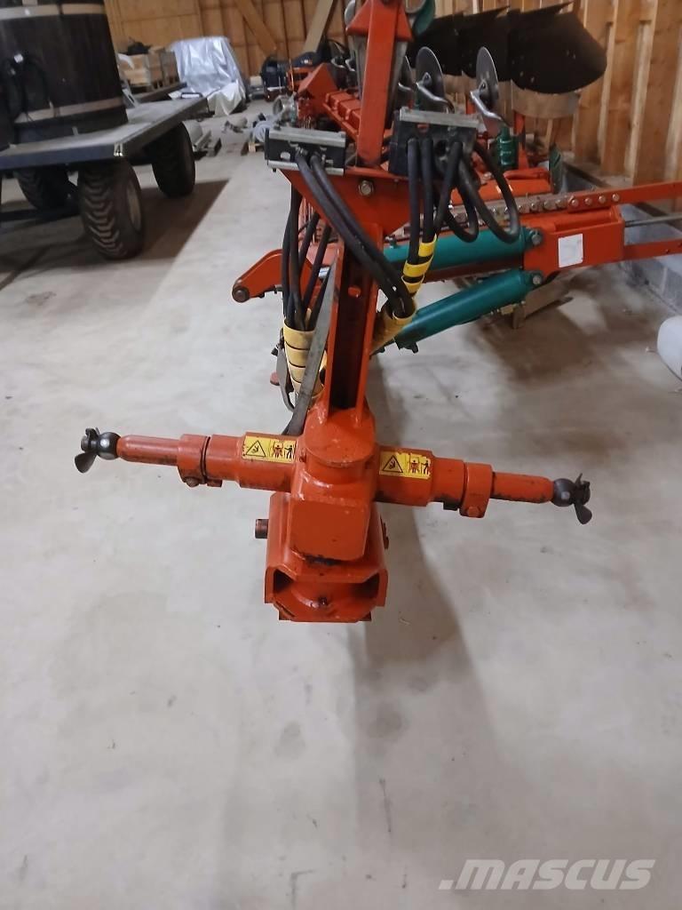 Kverneland PB100-8 雙向犁