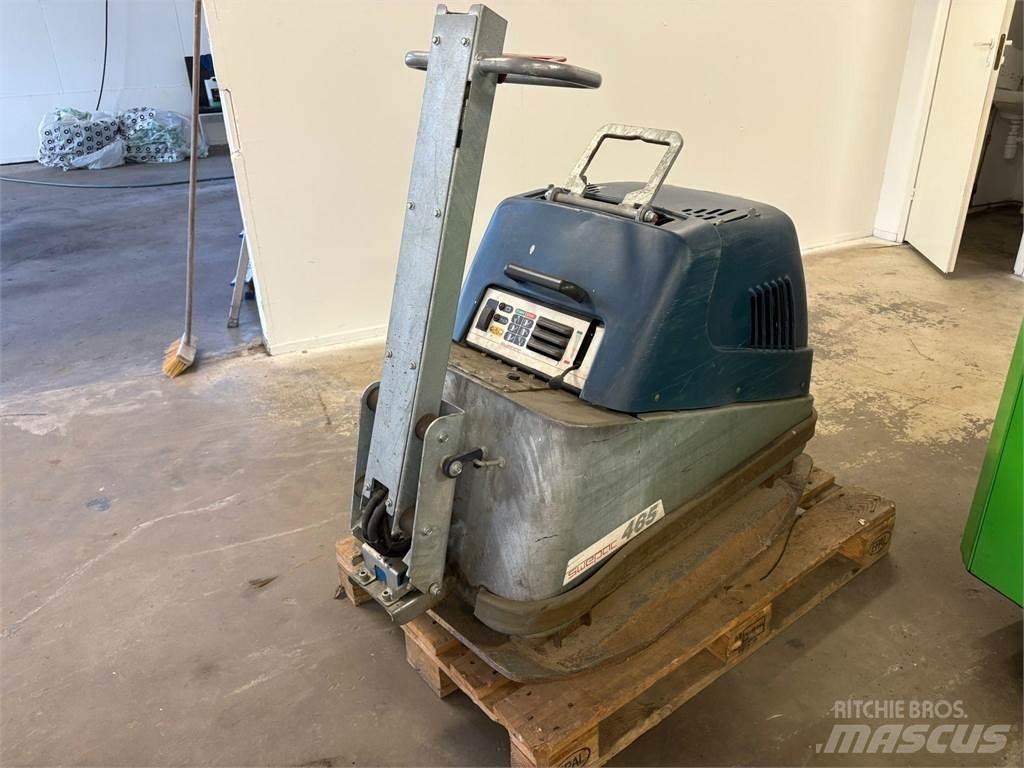 Swepac FB 465 土壤壓實機