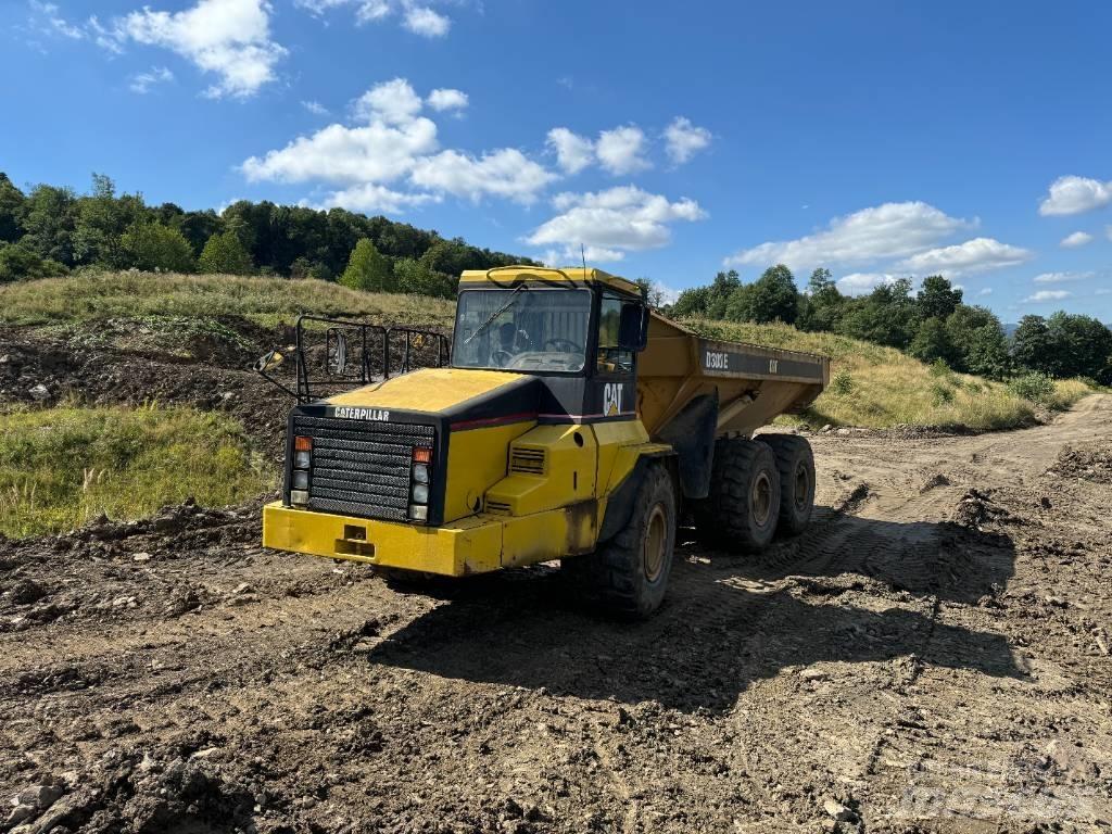 CAT D 300 E 鉸接式起吊車