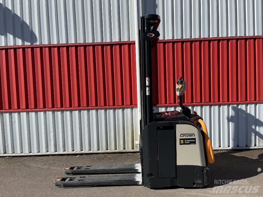 Crown ETi40001,2 行走控制式堆積機