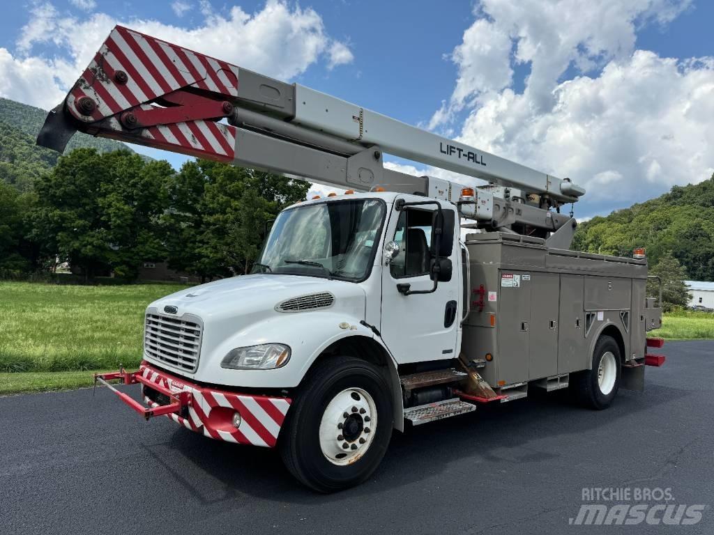 Freightliner M2 卡車裝載高空作業車
