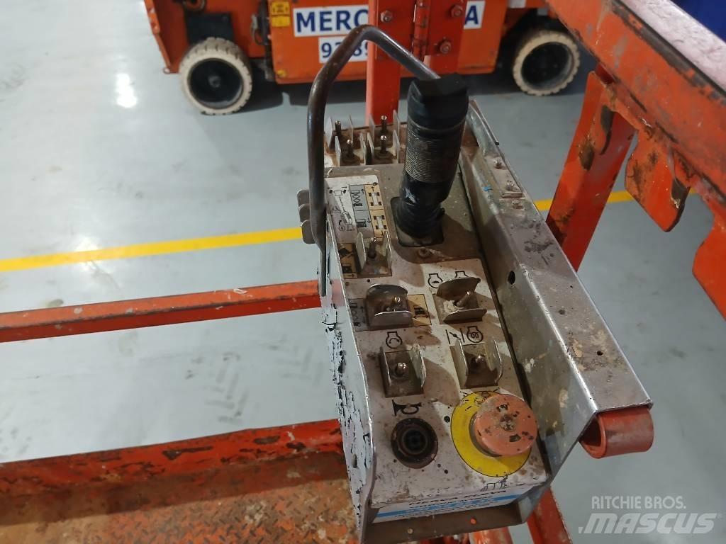 SkyJack SJ 6826 RT 剪式升降機