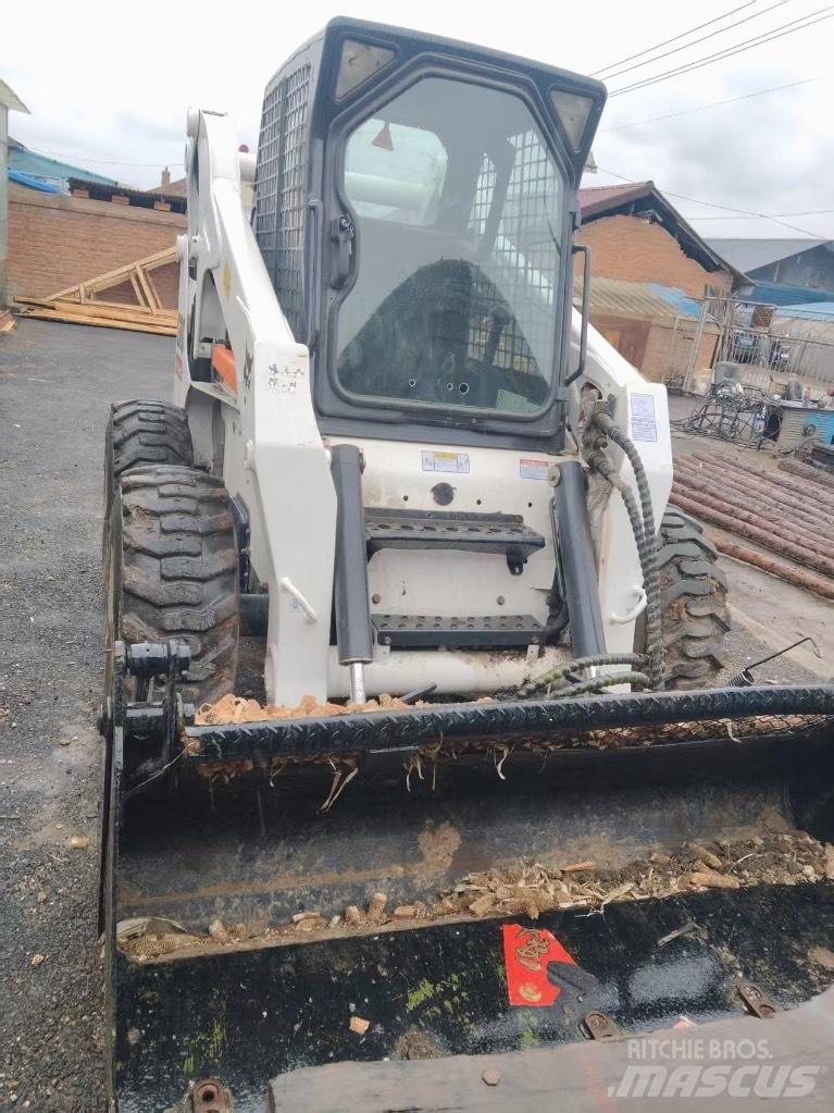 Bobcat S 300 滑移轉向裝載機