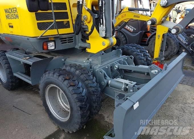 Neuson EW100 小型挖土機/掘鑿機<7t(小型挖掘機)