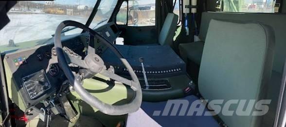 Oshkosh M1070 曳引機組件