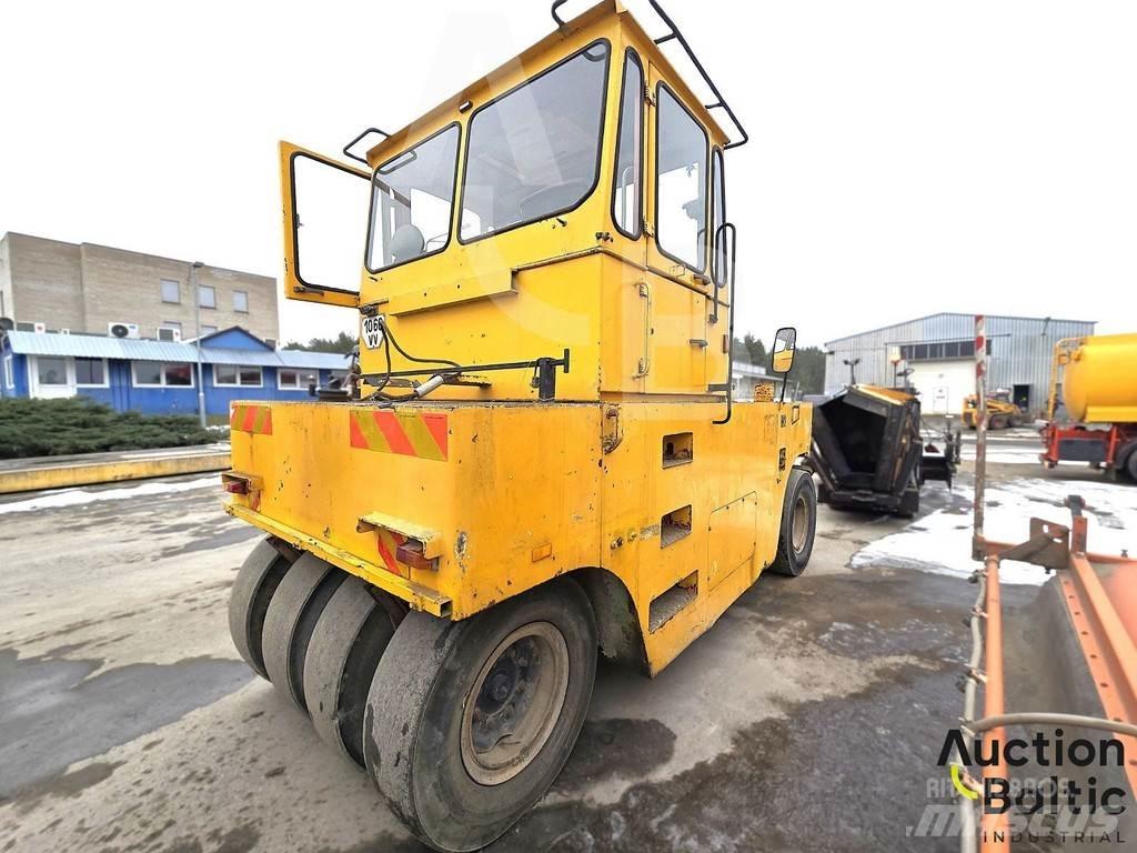Hamm GRW 18 膠輪滾壓機