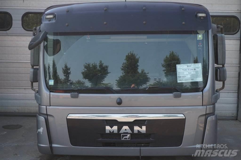 MAN F99L34 TGM 駕駛室與內部