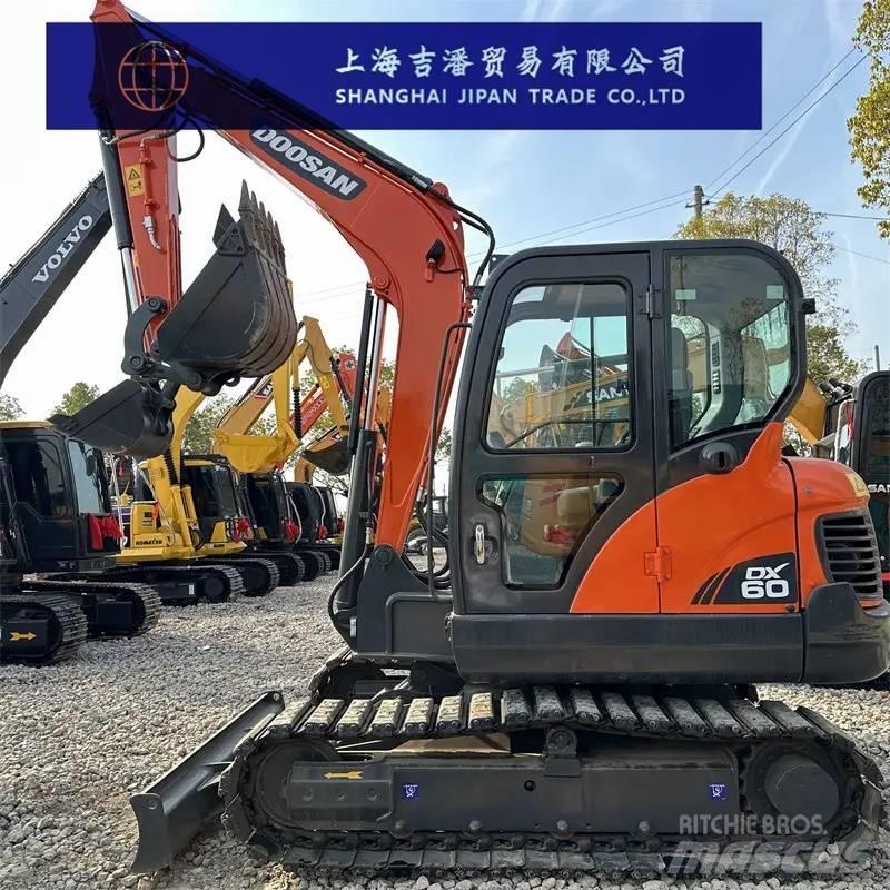 Doosan DH 60 小型挖土機/掘鑿機<7t(小型挖掘機)