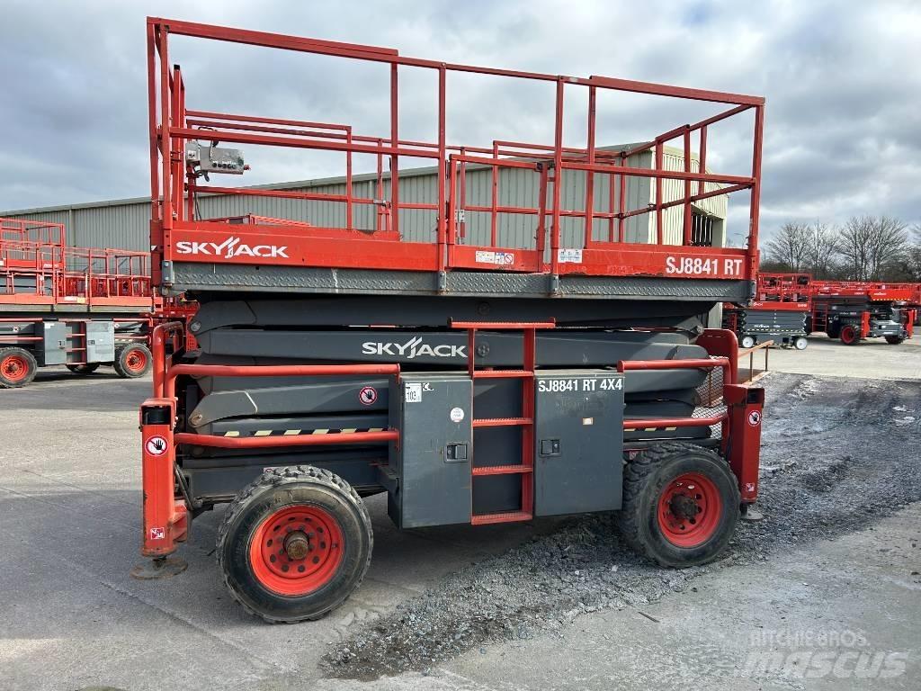 SkyJack SJ 8841 RT 剪式升降機