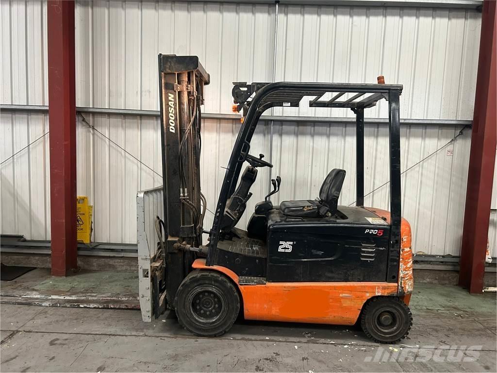 Doosan B25X-5 電動堆高機