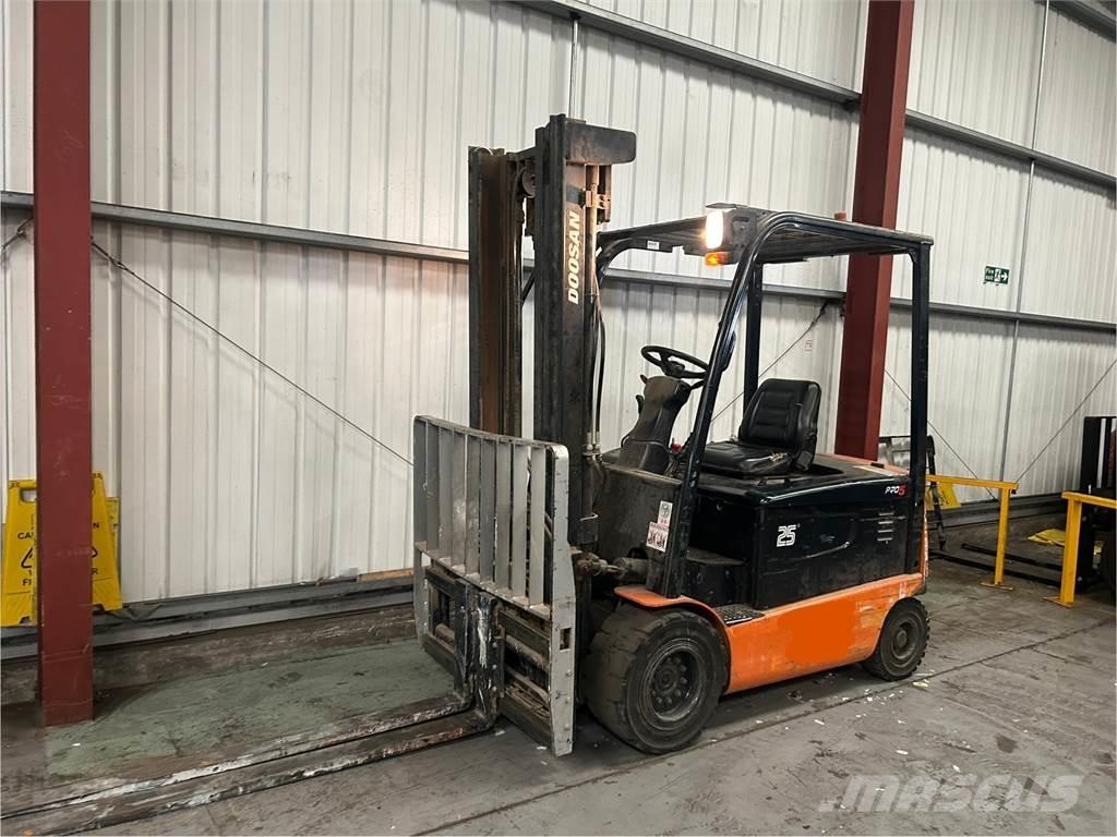 Doosan B25X-5 電動堆高機