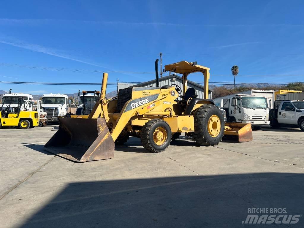 John Deere 210 LE 前端裝載機和挖掘機