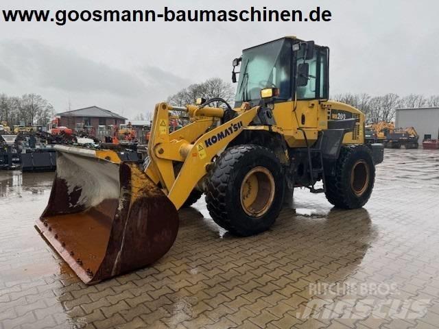 Komatsu WA 200 輪胎式裝載機