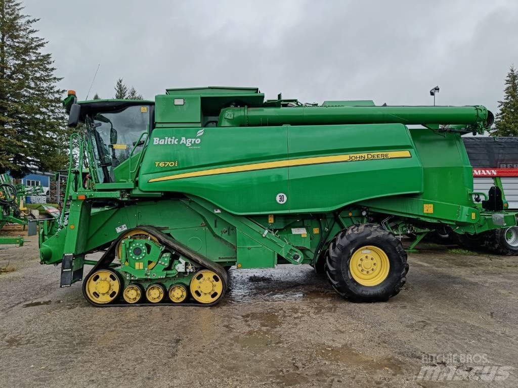 John Deere T670i 聯合收穫機