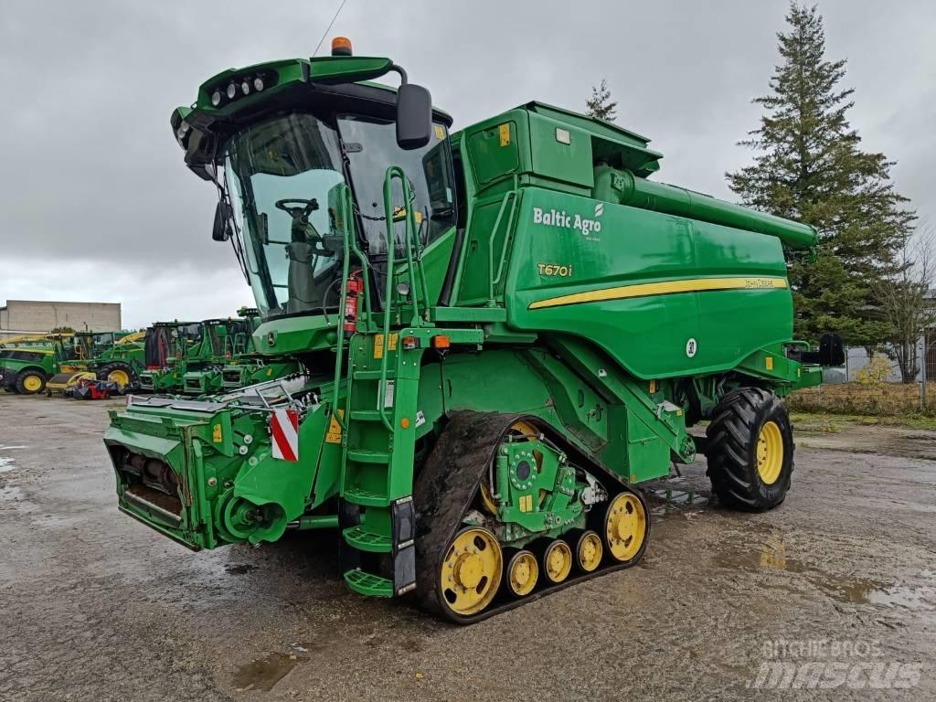 John Deere T670i 聯合收穫機