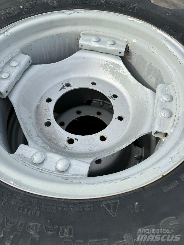 Goodyear 13.6R38 輪胎、車輪和輪圈