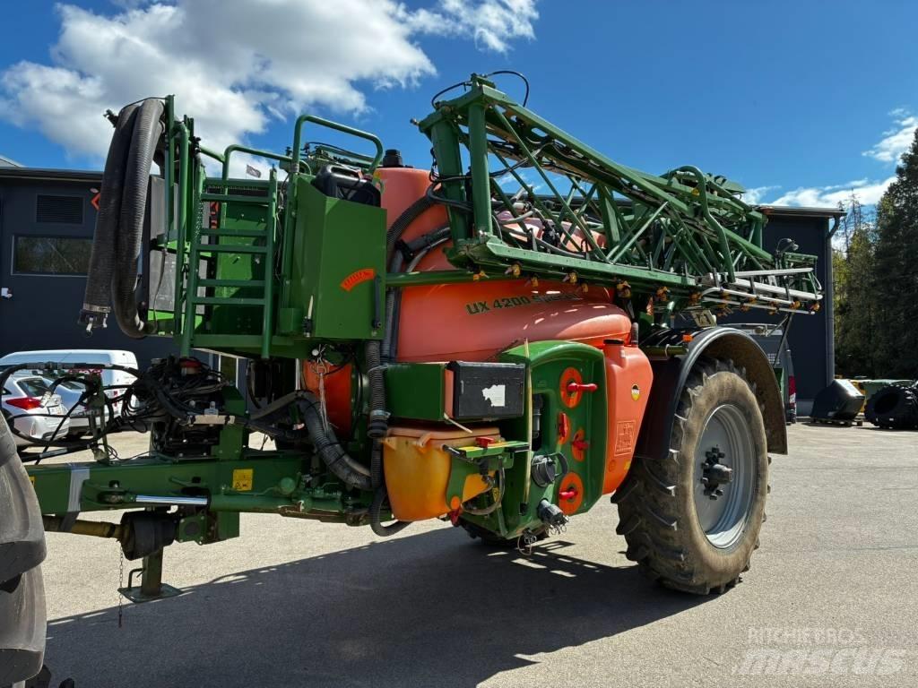 Amazone UX 4200 牽引式噴霧機