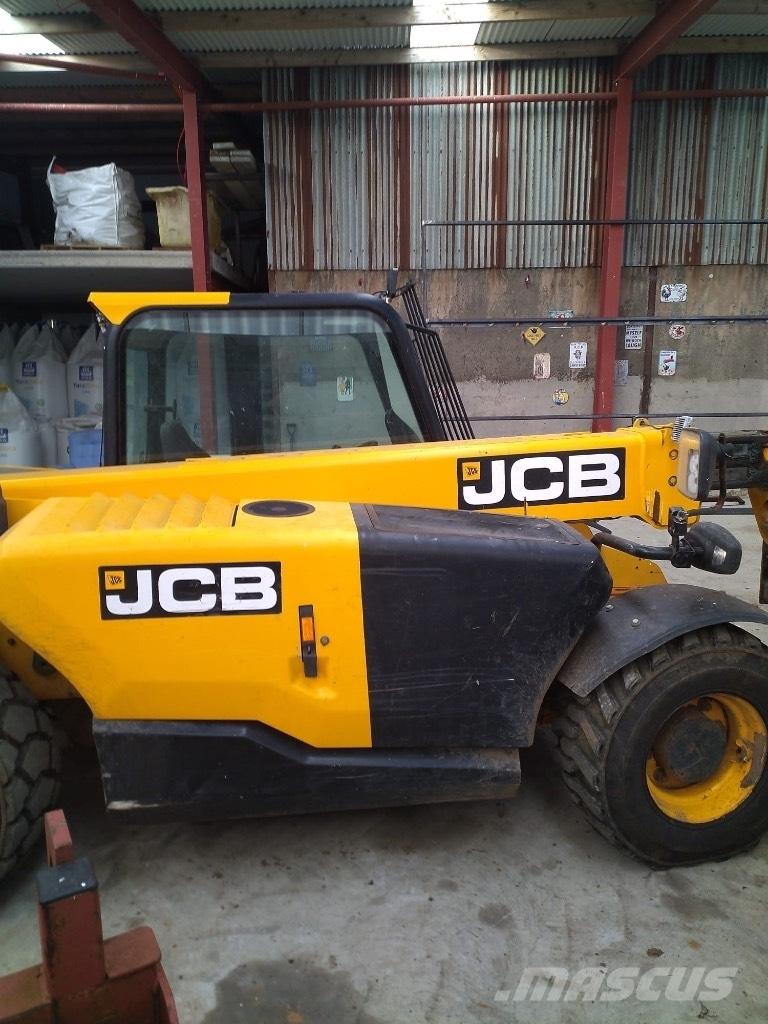 JCB 525-60 伸縮臂操作車
