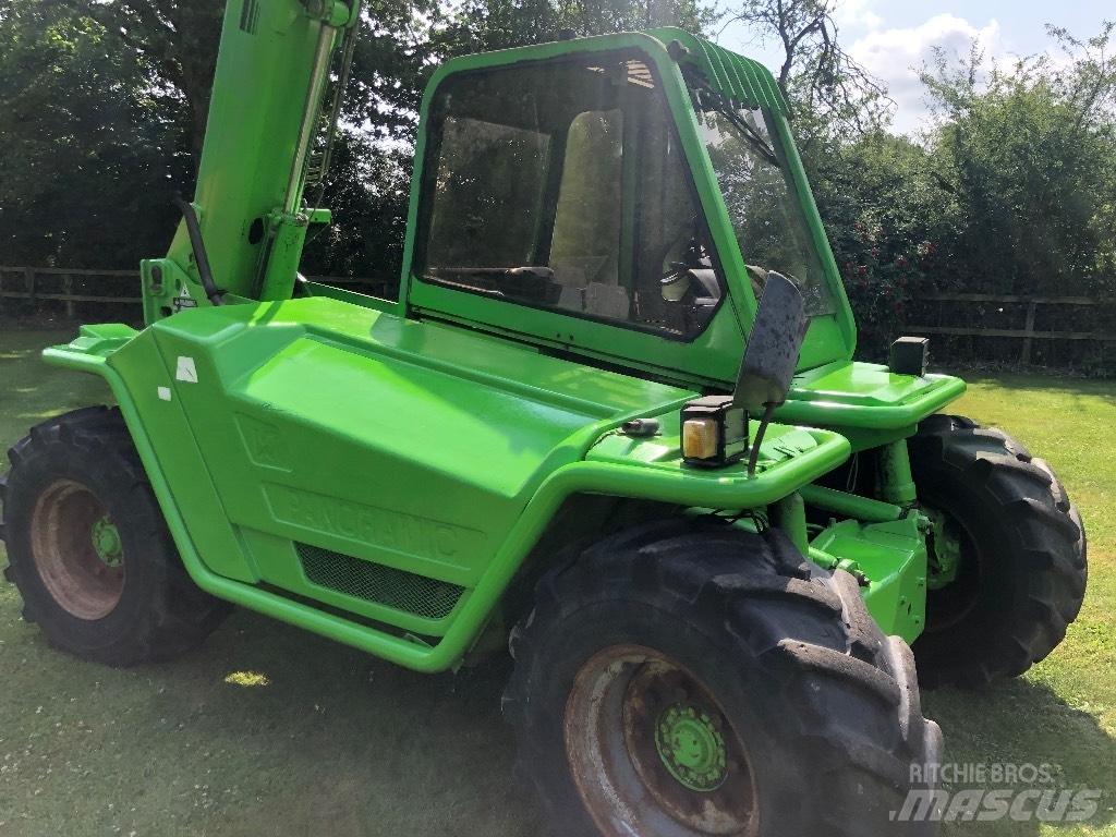Merlo P25.9 伸縮臂操作車