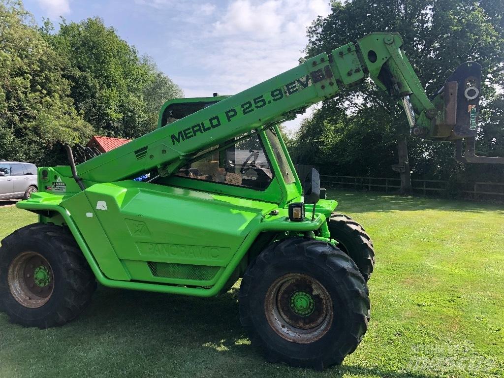 Merlo P25.9 伸縮臂操作車
