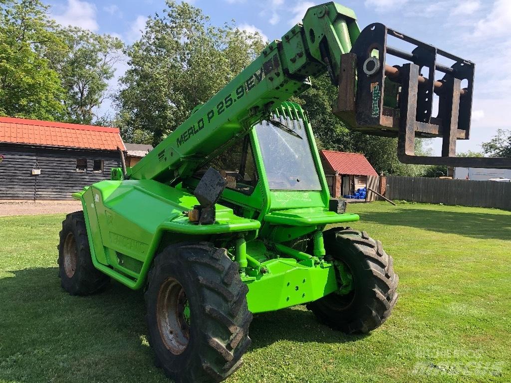 Merlo P25.9 伸縮臂操作車
