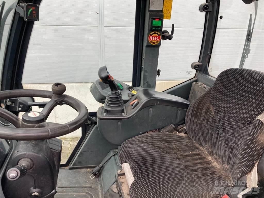 Schäffer 8620 T 伸縮臂操作車