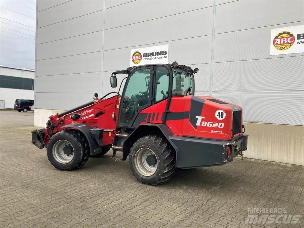 Schäffer 8620 T 伸縮臂操作車