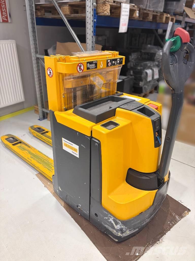 Jungheinrich EJD 220 自走式堆積機