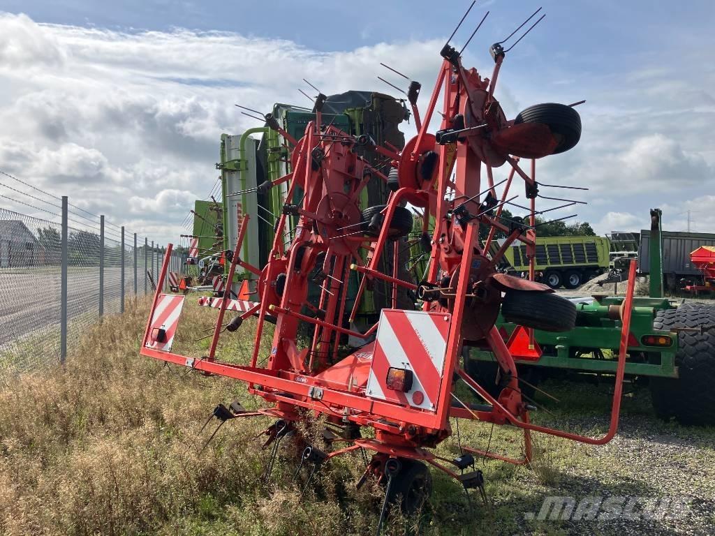 Kuhn GF 8702 耙與翻草機