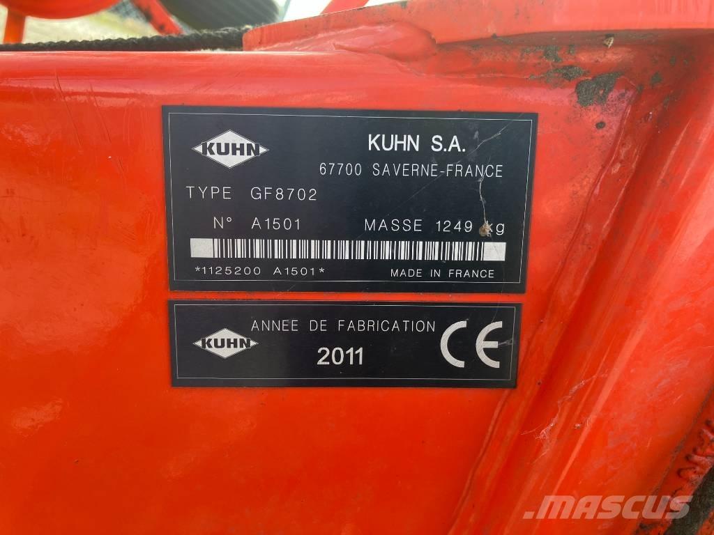Kuhn GF 8702 耙與翻草機