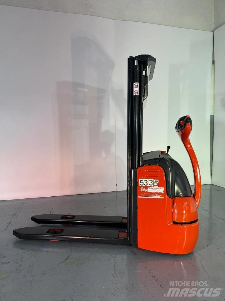 Linde L12 手拉式油壓拖板車