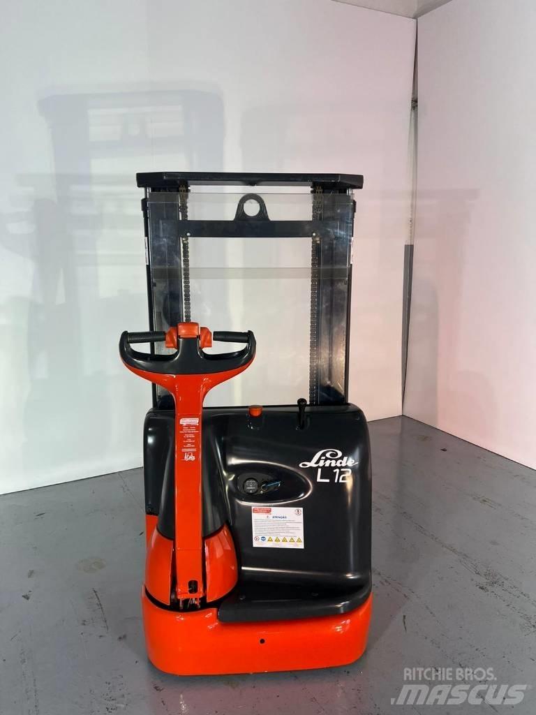 Linde L12 手拉式油壓拖板車