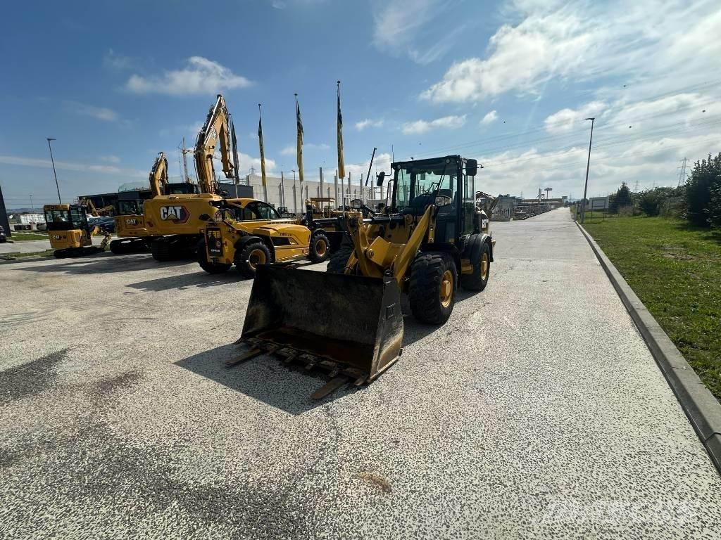 CAT 906 M 輪胎式裝載機