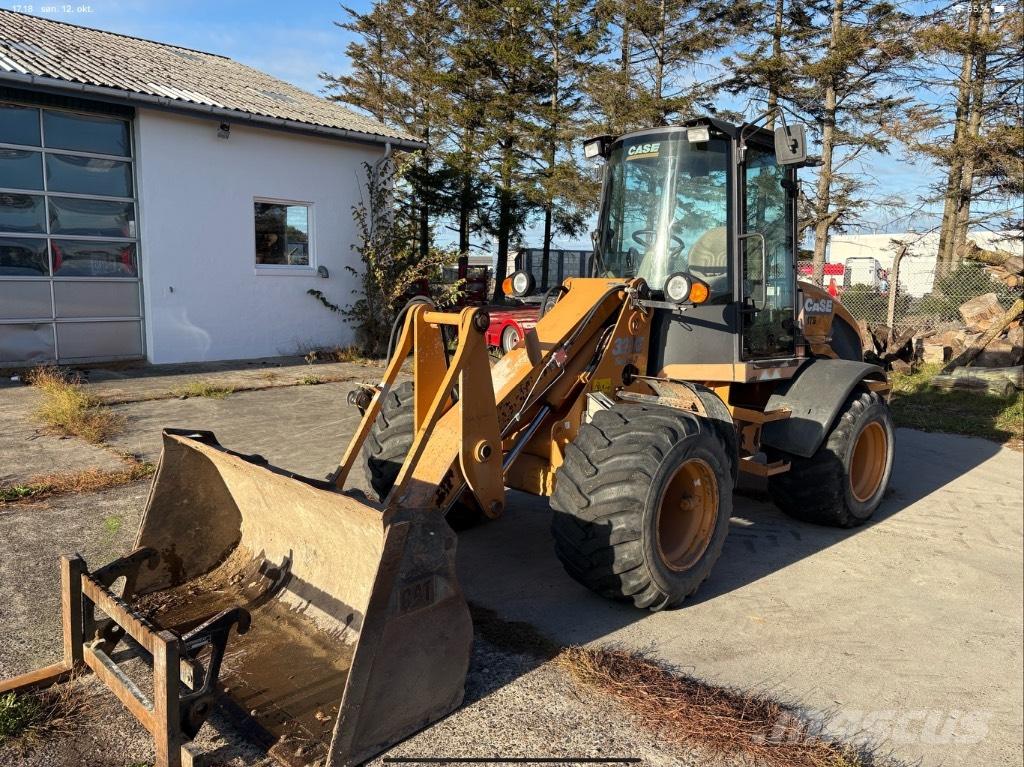 CASE 321 E 輪胎式裝載機