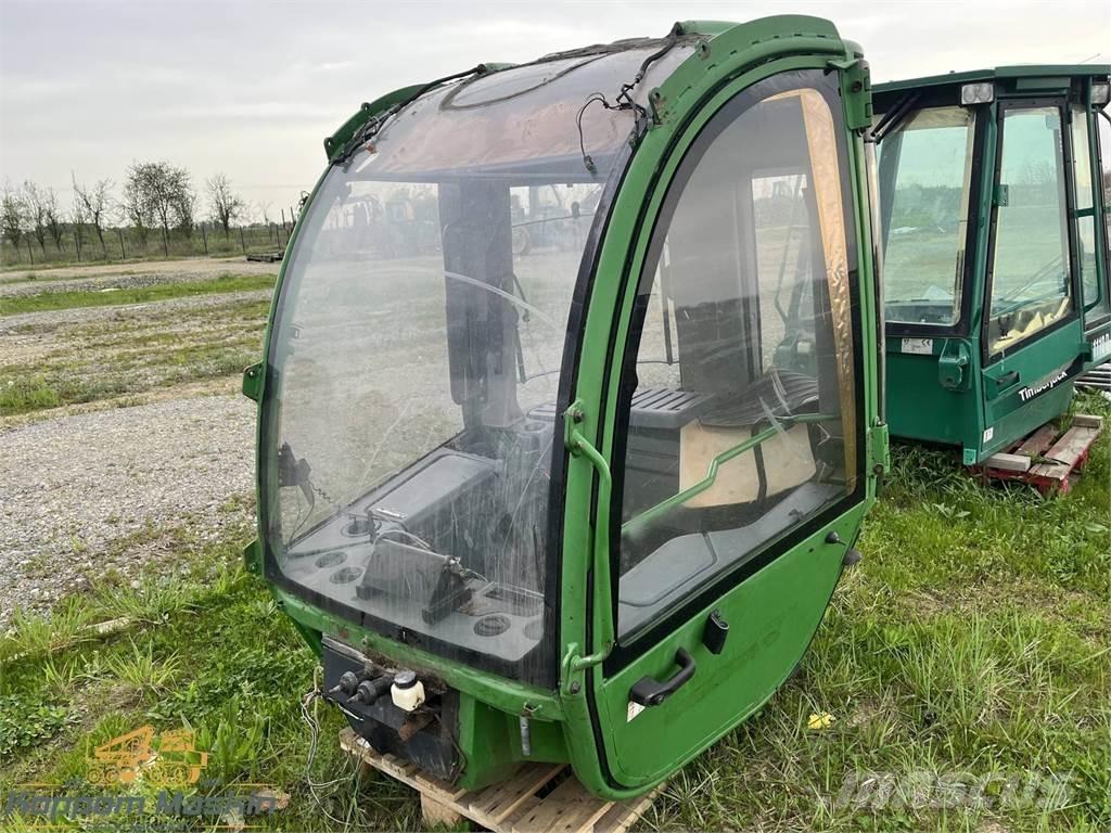 John Deere 1470E 駕駛室與內部