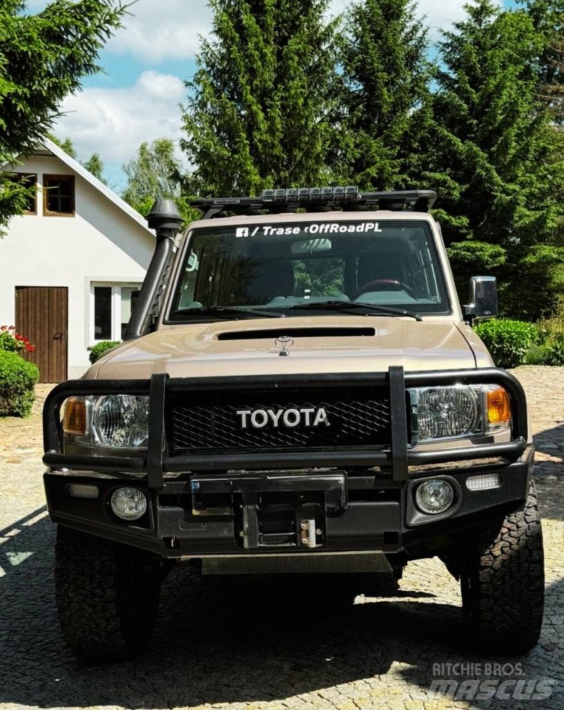Toyota Landcruiser 越野車