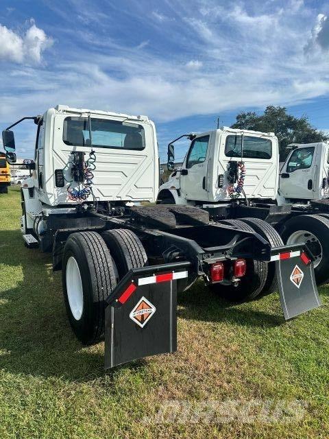 International MV607 曳引機組件