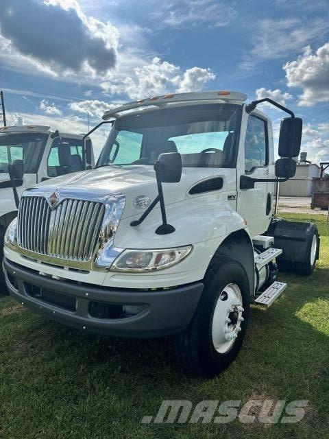 International MV607 曳引機組件