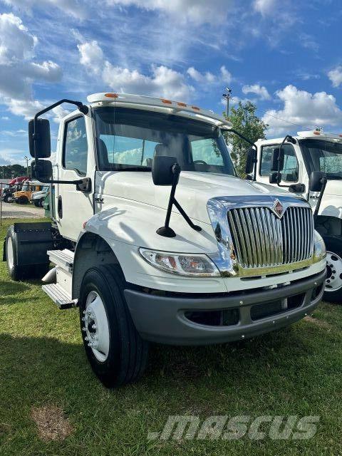 International MV607 曳引機組件