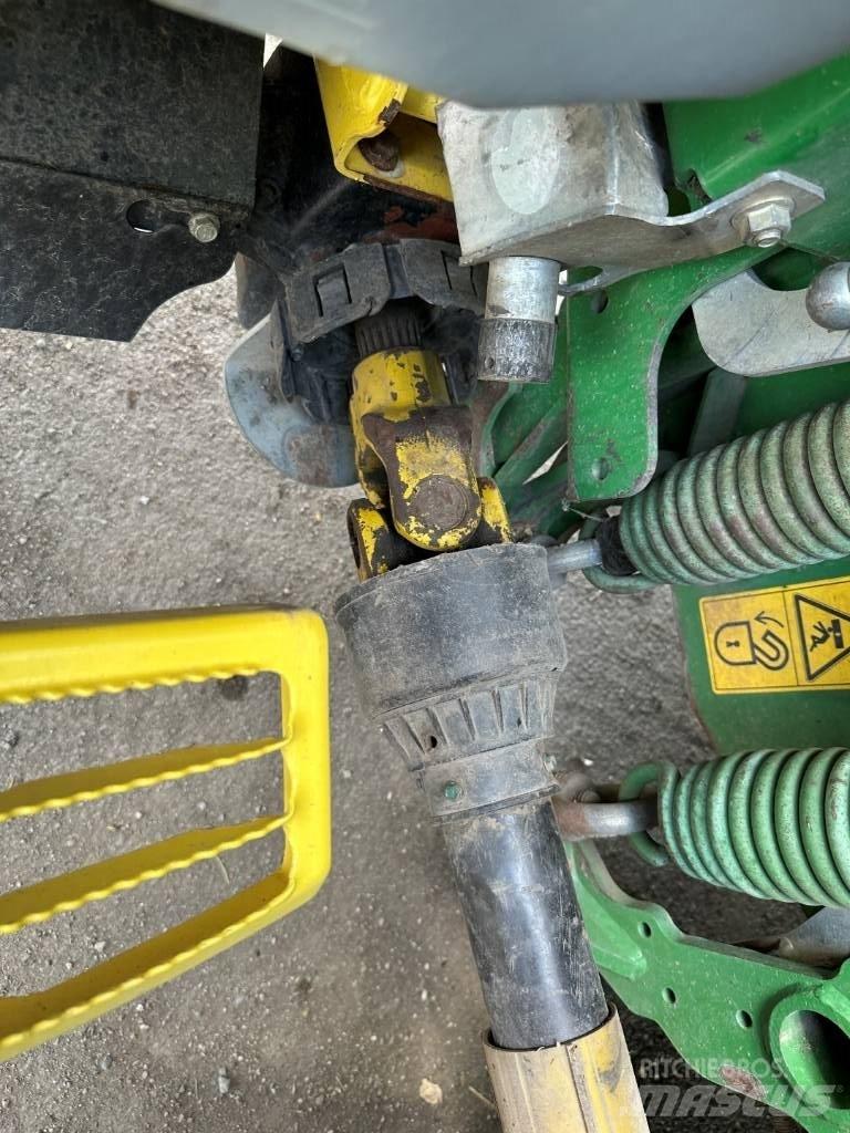 John Deere 8600 自走式飼料採集機