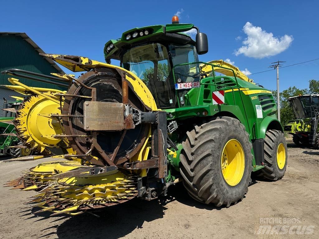 John Deere 8600 自走式飼料採集機
