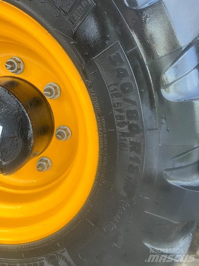 JCB 525-60 農業用伸縮臂裝載機